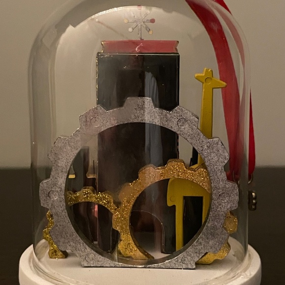 FAO Schwarz New York Cloche Christmas Ornament - Glass Enclosed Scene - Picture 13 of 16